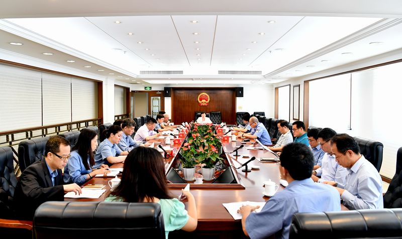 10我院党组中心组专题学习新修订《中国共产党纪律处分条例》.jpg